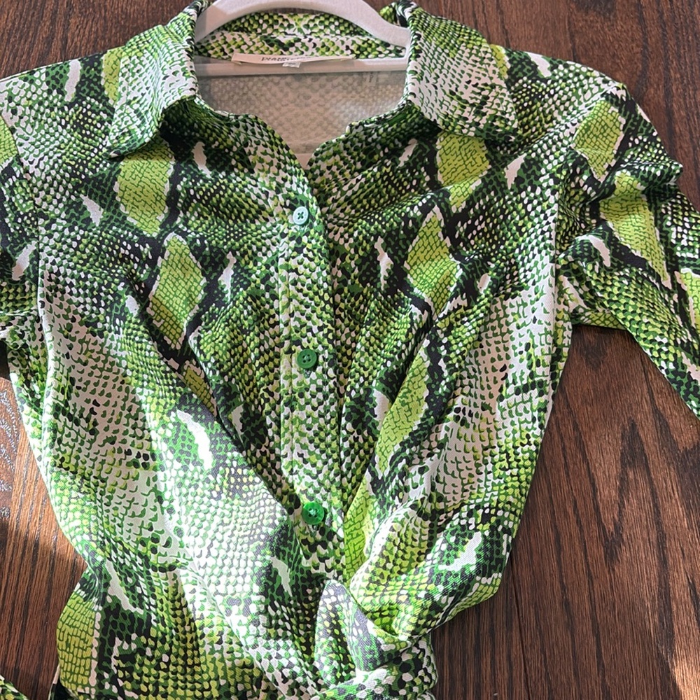 DIANE VON FURSTENBERG Green Printed Silk Wrap Dress Size 00 Like New - Picture 5 of 6